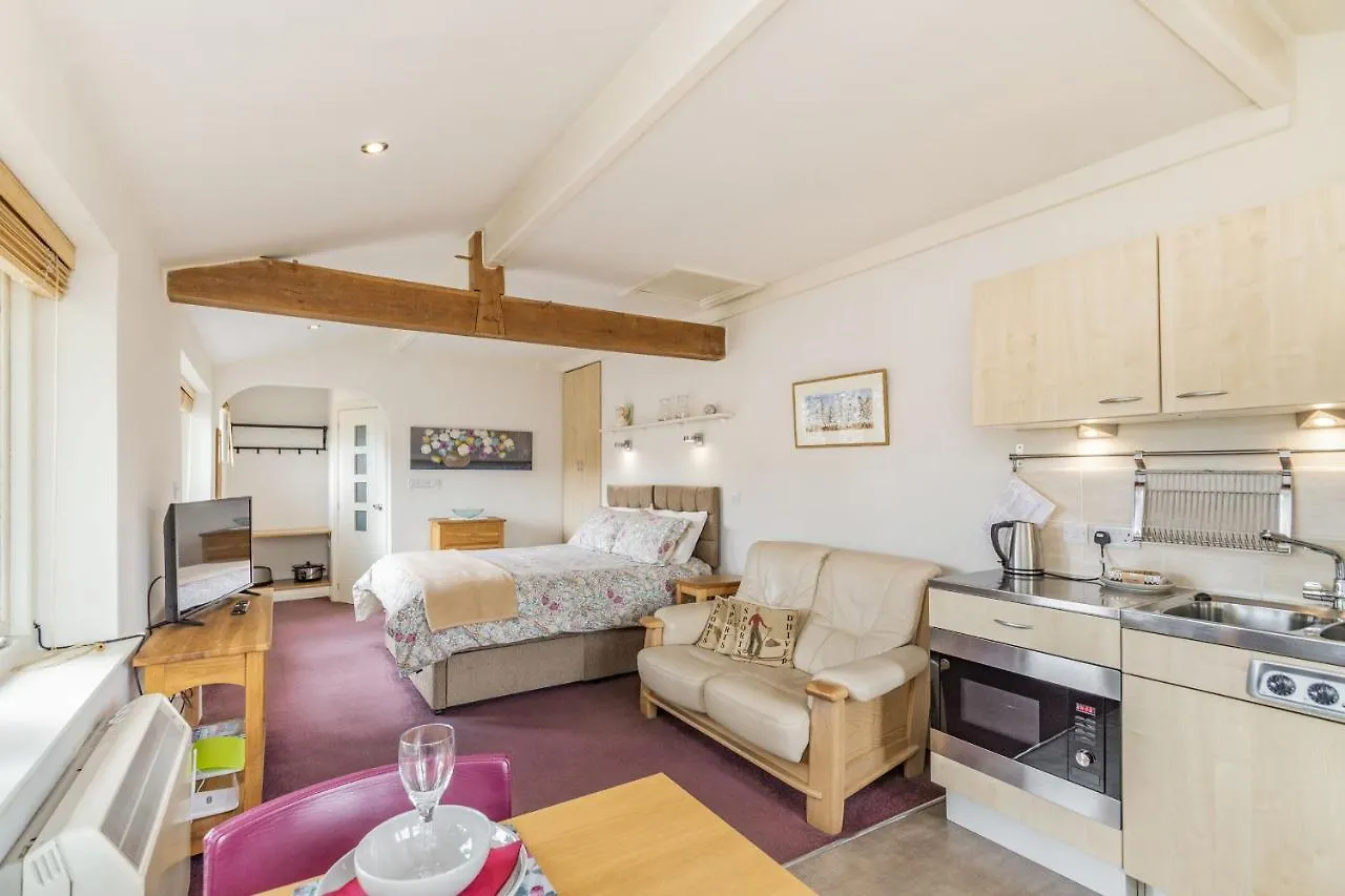 The Friendly Room Austwick 0*,  Regno Unito